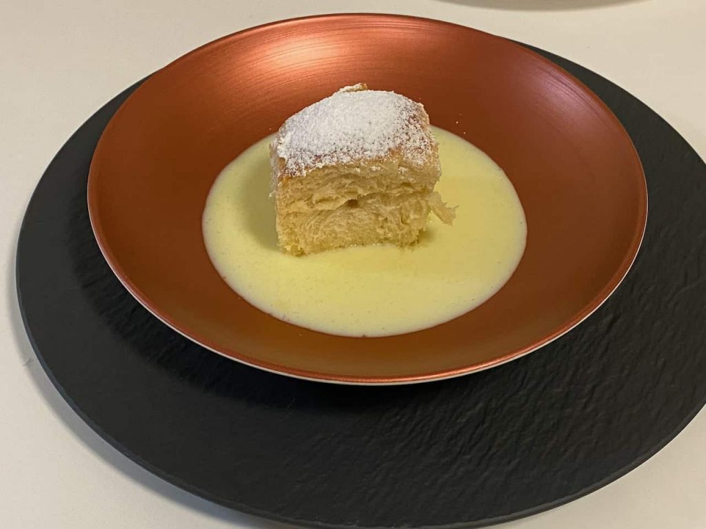 Buchteln in Vanillesauce