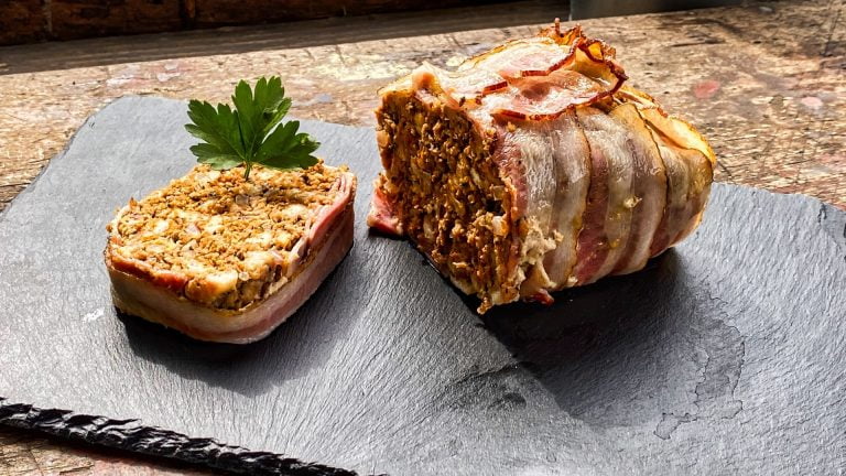 Faschierter Braten im Speckmantel