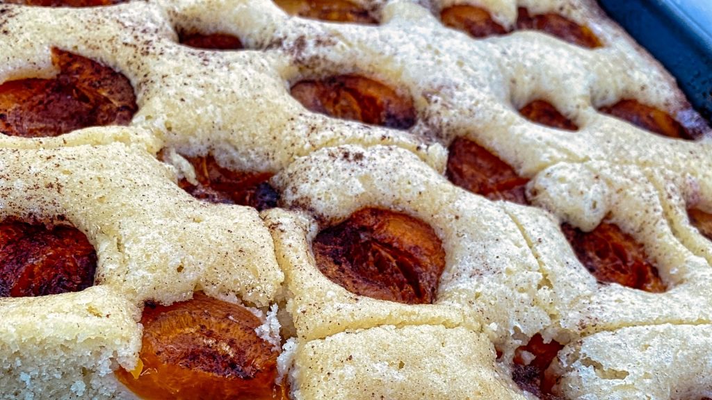 Blechkuchen mit Früchten