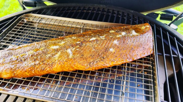 Pulled Lachs im Kamado