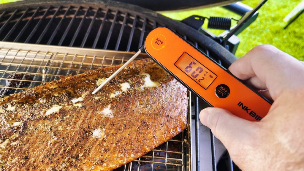 Pulled Lachs bzw. Pulled Salmon mit einer Kerntemperatur von 60 Grad
