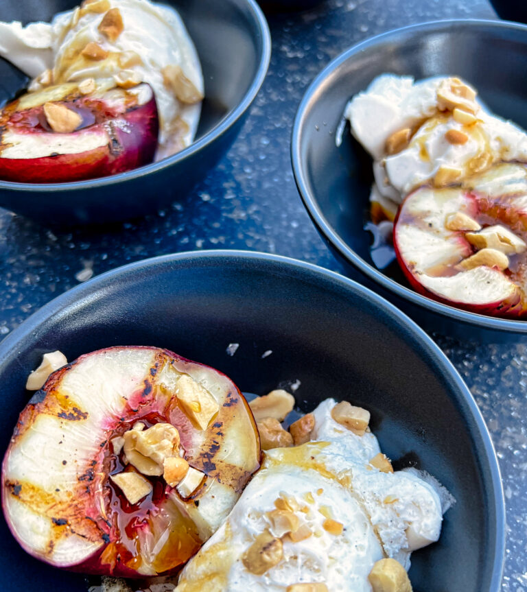 Gegrillte Nektarinen mit Eis